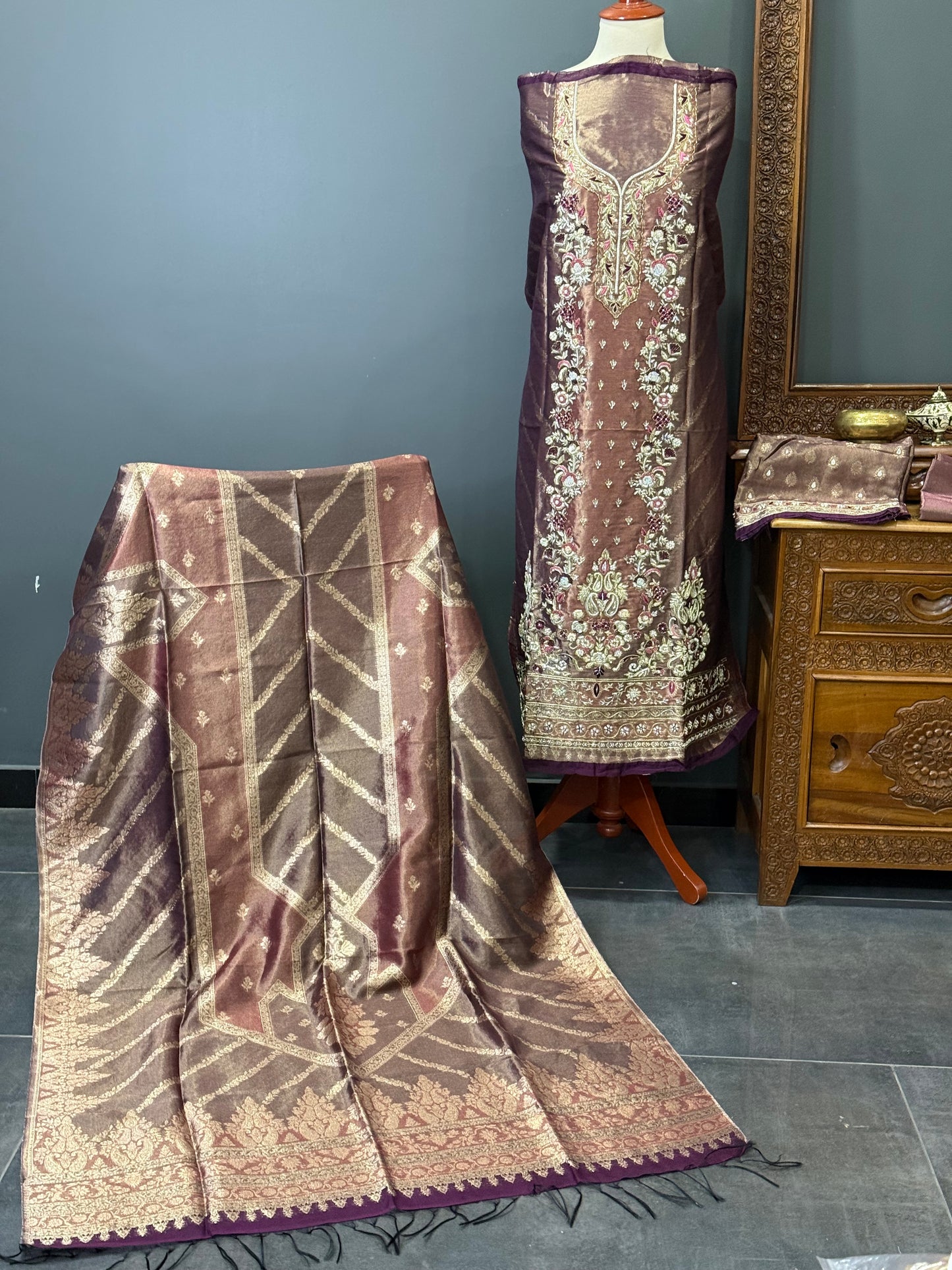 REGAL LOOM