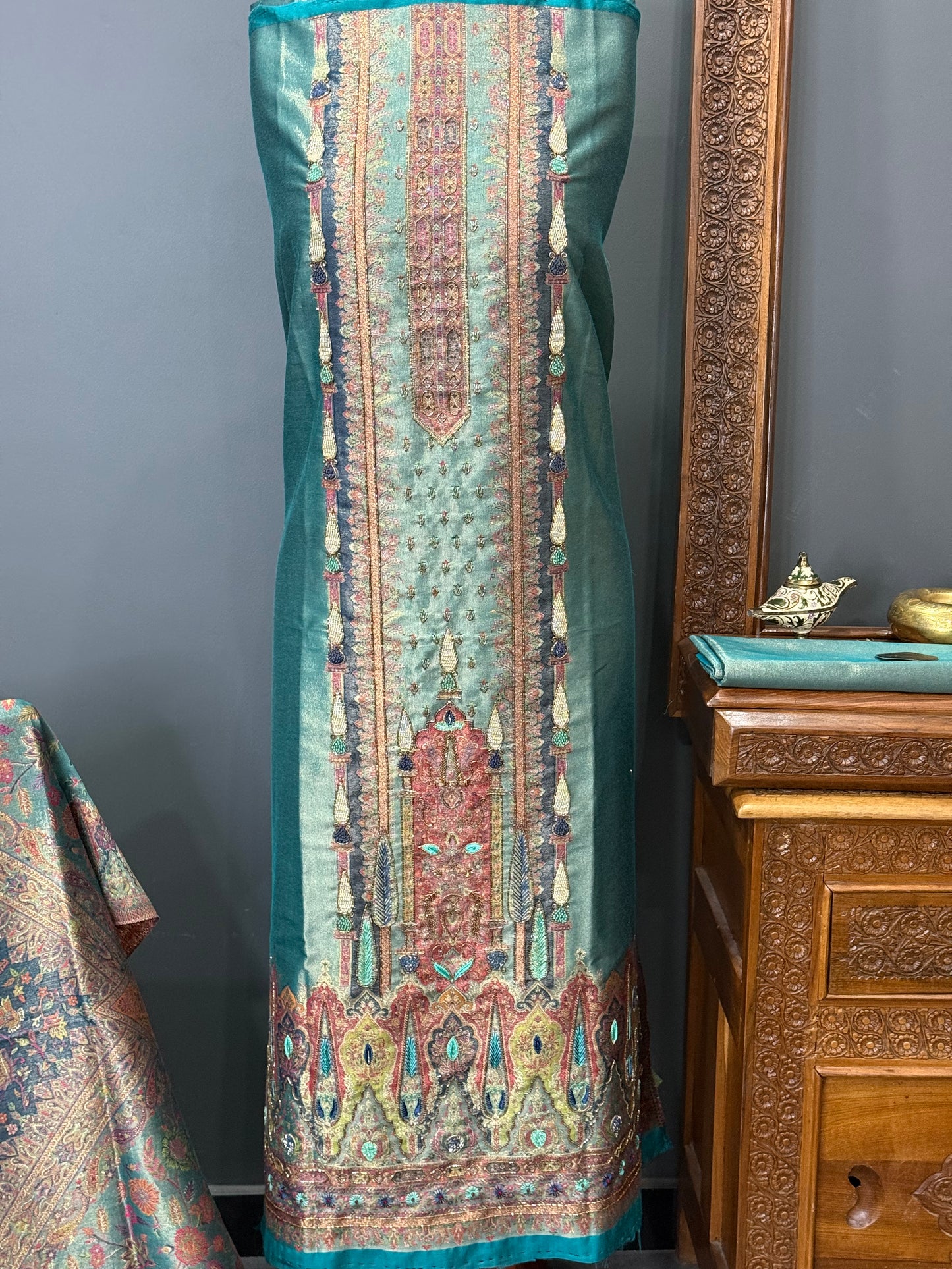 REGAL LOOM