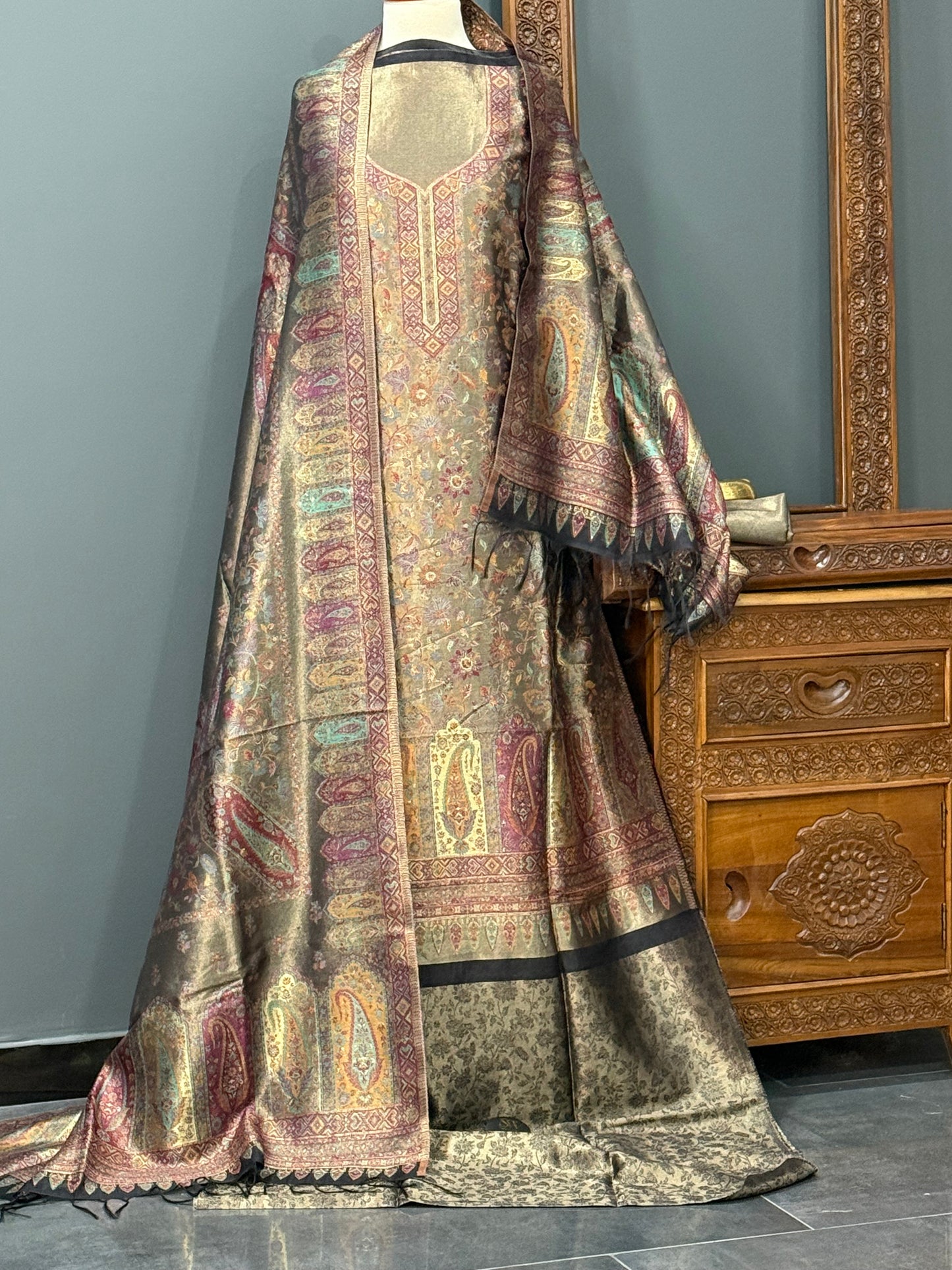 REGAL LOOM