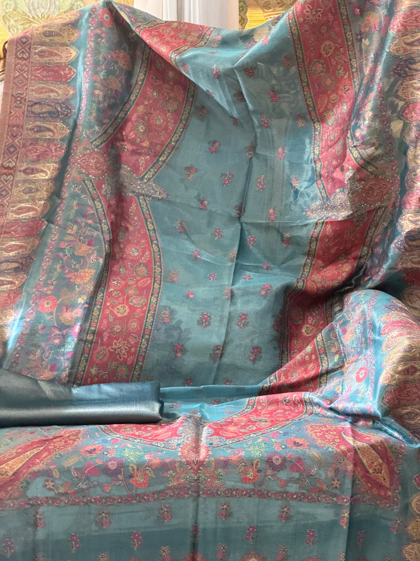REGAL LOOM