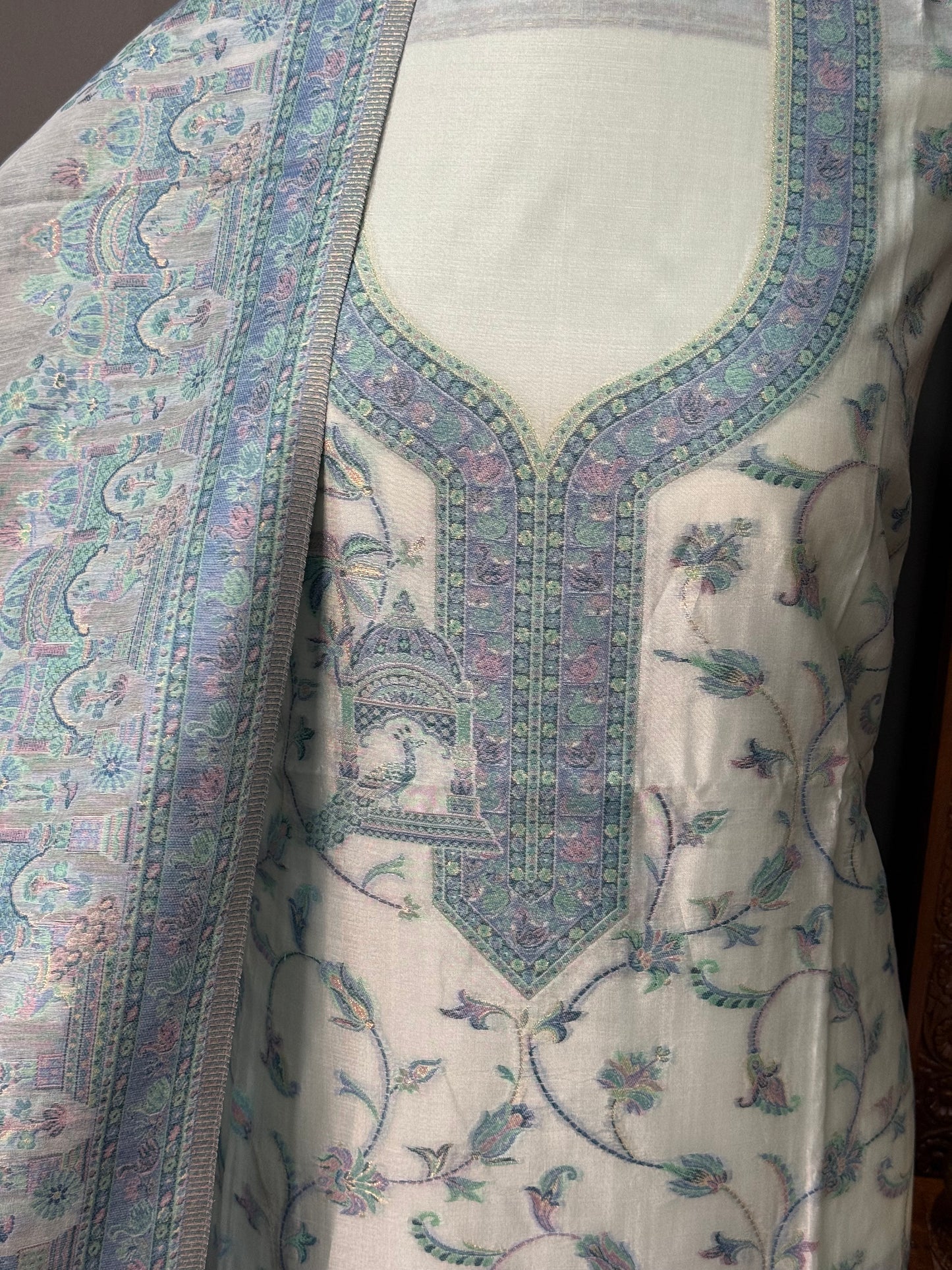 REGAL LOOM