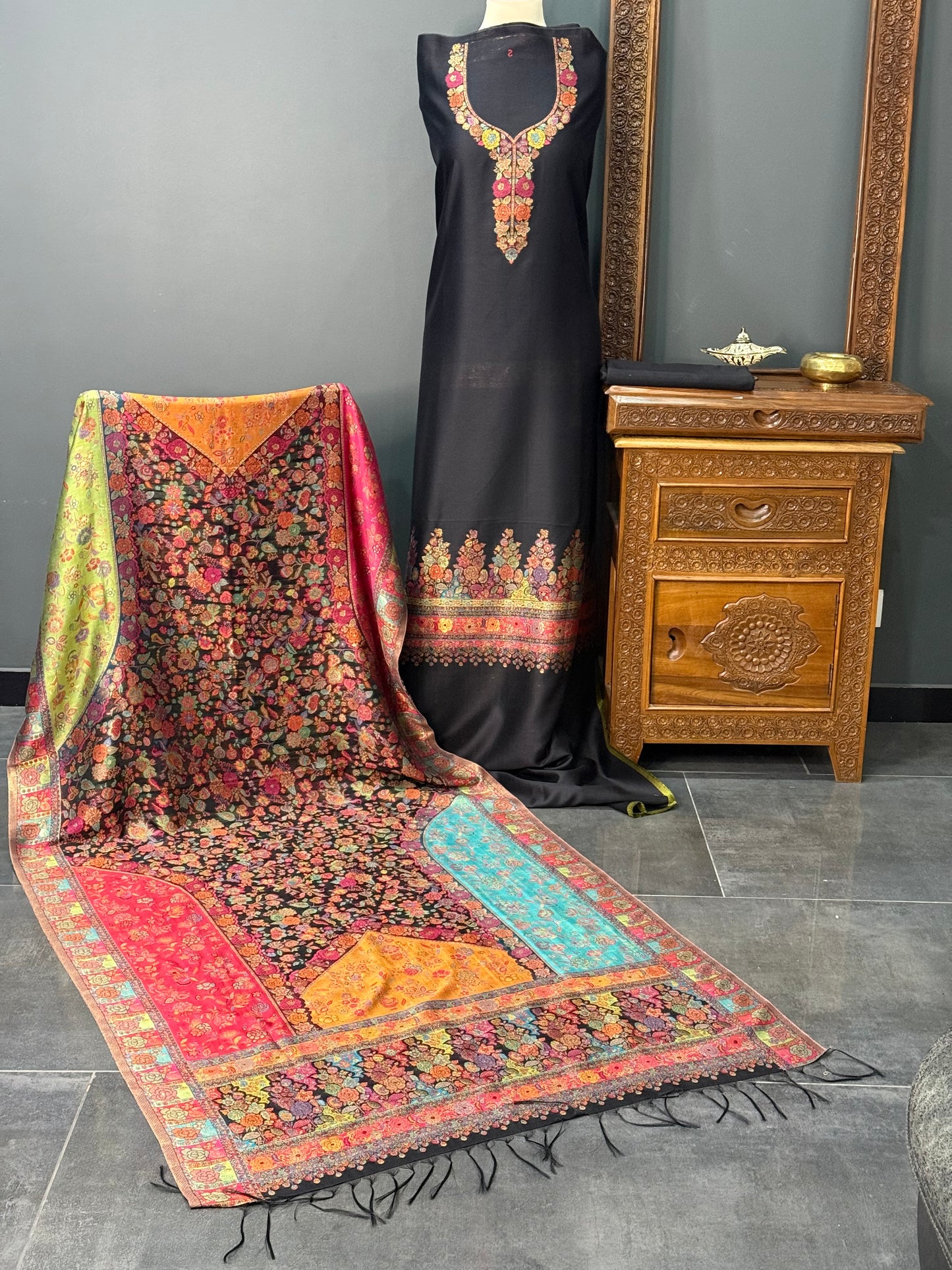 REGAL LOOM