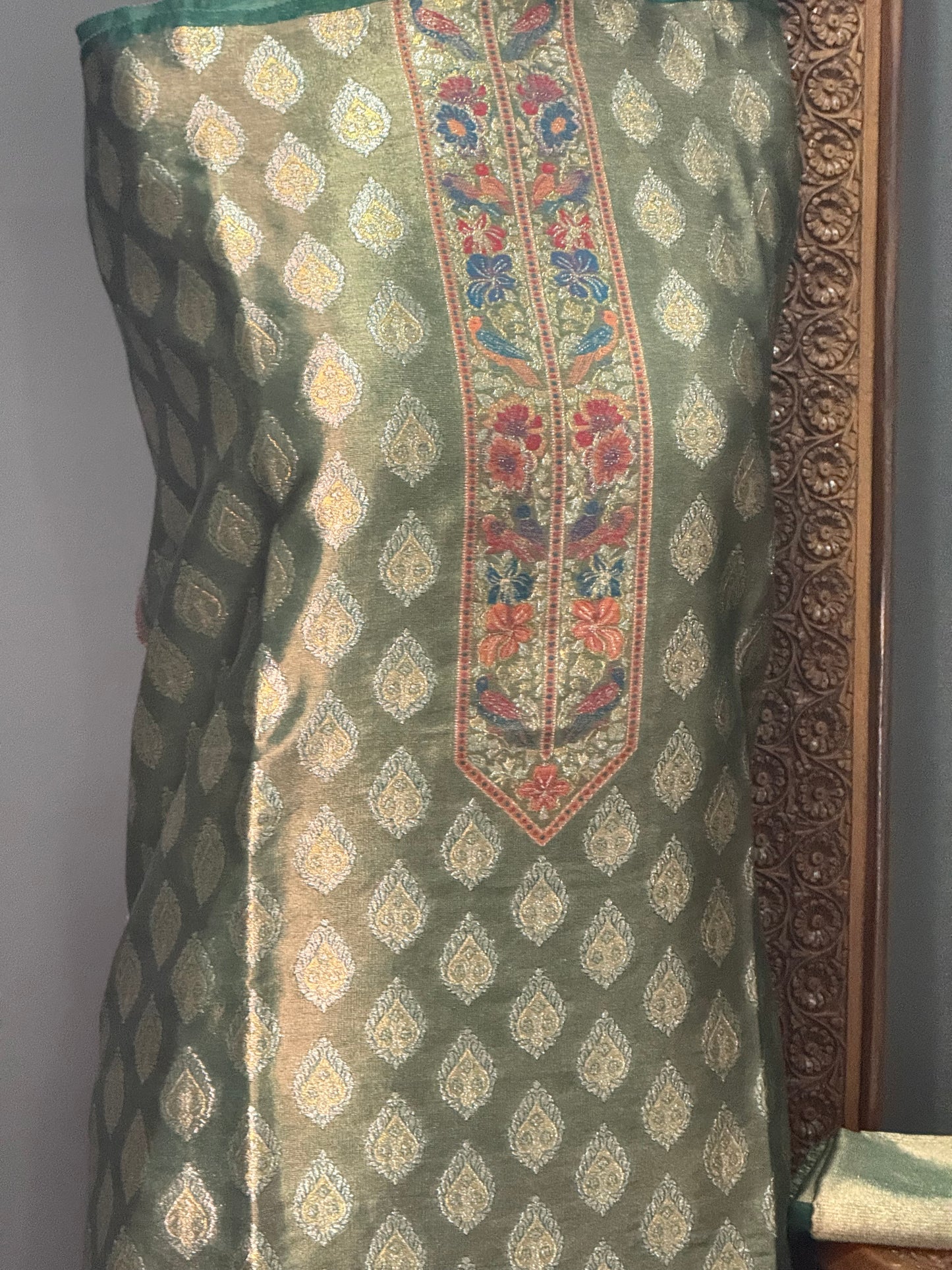 REGAL LOOM