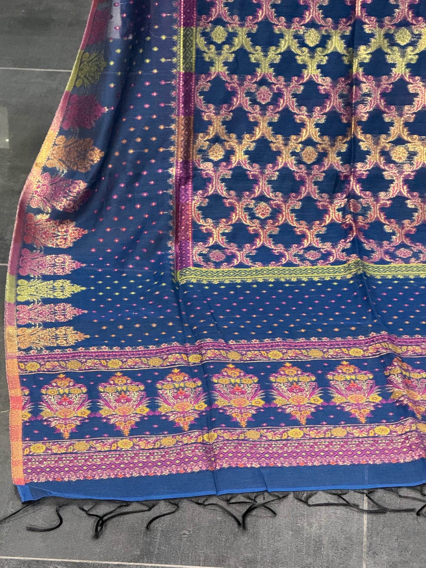 REGAL LOOM