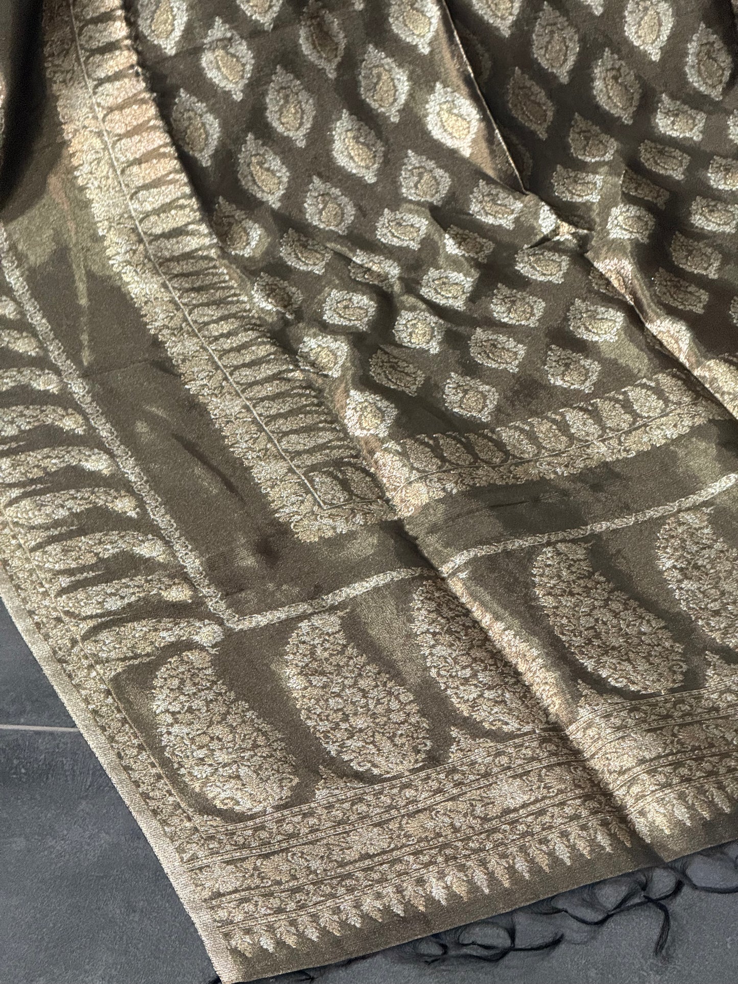 REGAL LOOM
