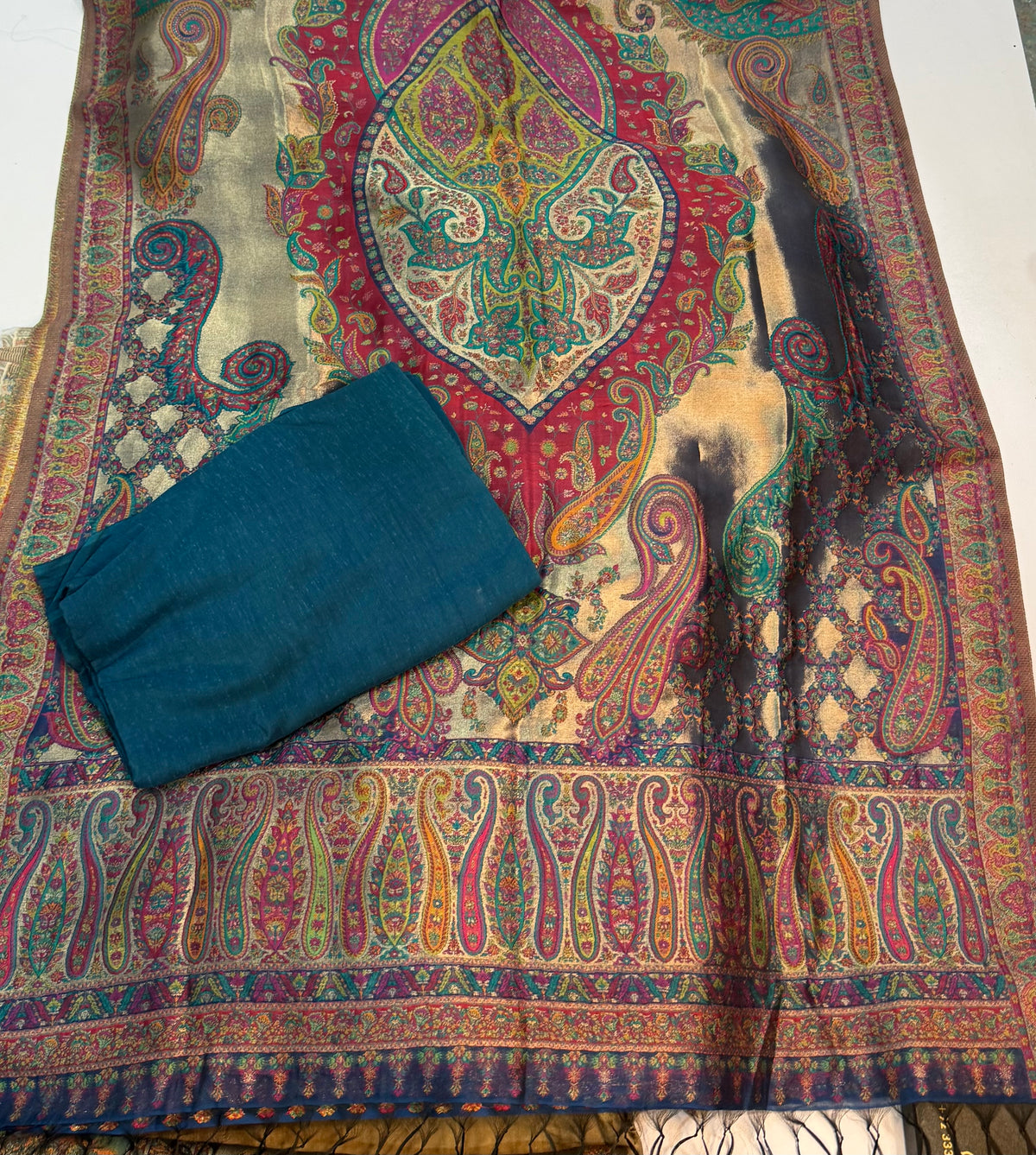 REGAL LOOM