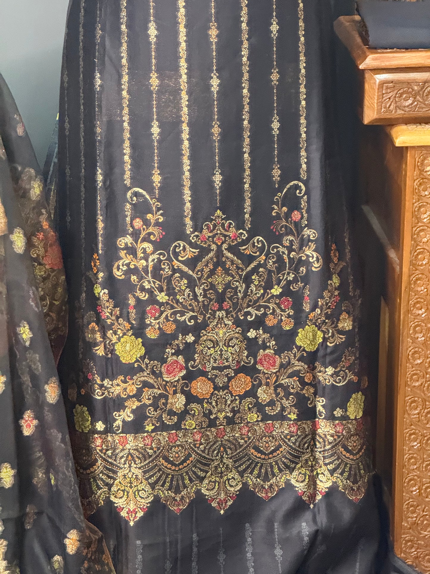 LREGAL LOOM SHAHI RESHAM