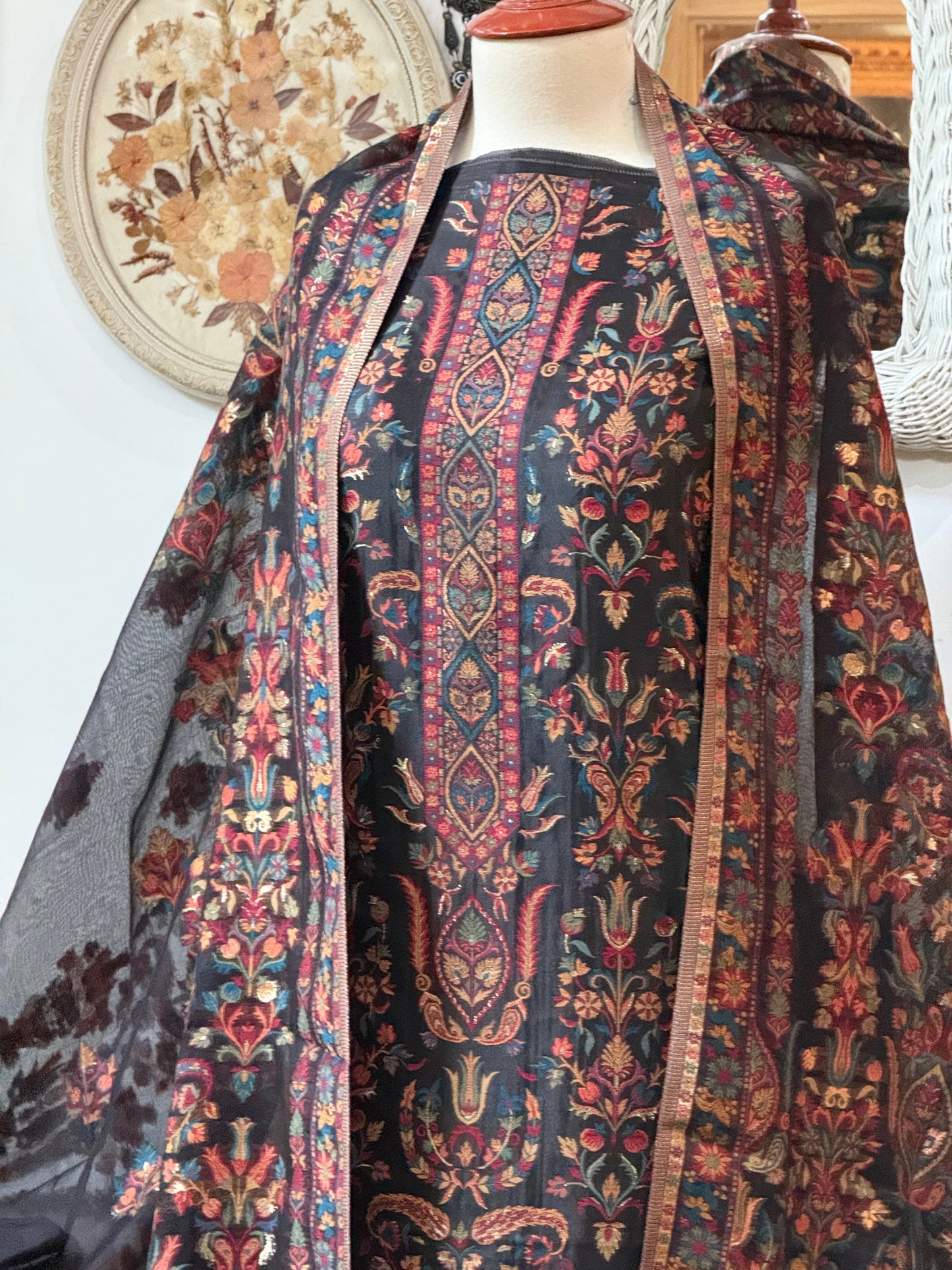 REGAL LOOM