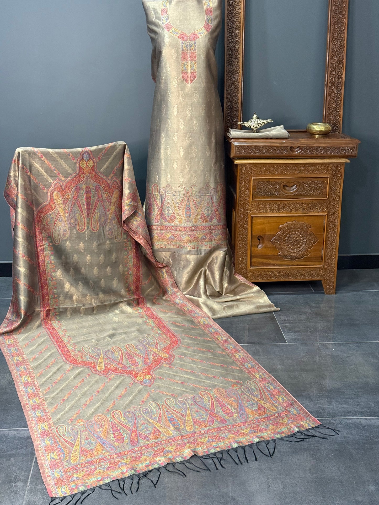 REGAL LOOM