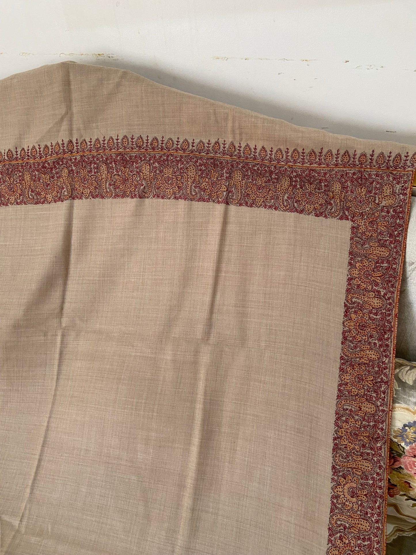 Toosh pashmina sui 4 side embroidered boarder