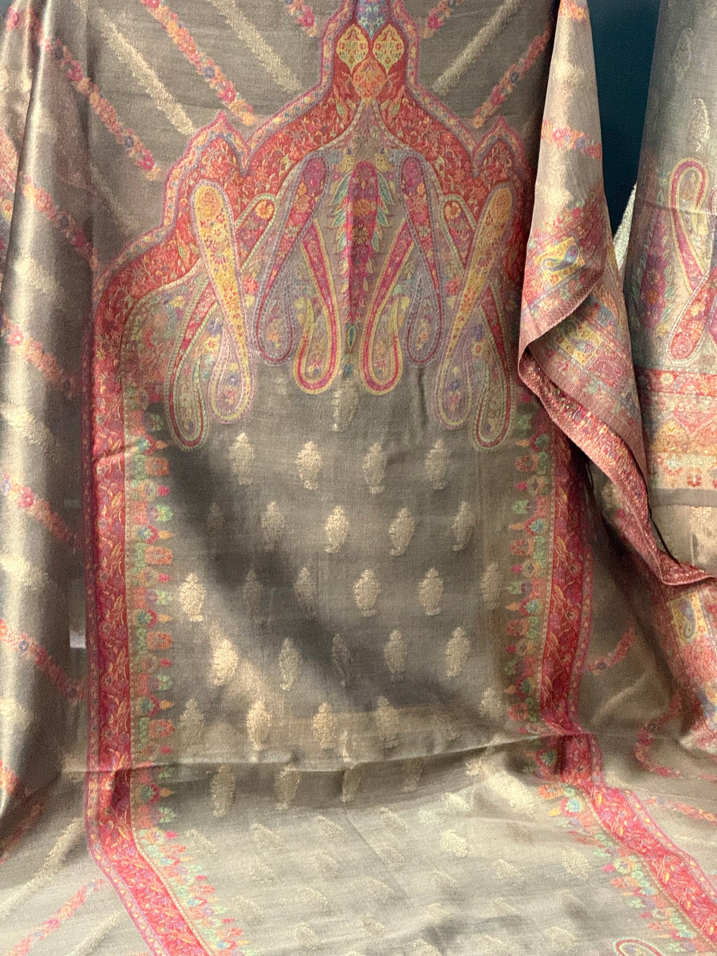 REGAL LOOM