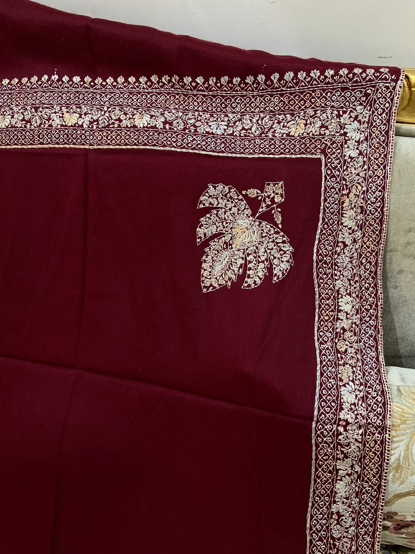 Toosh pashmina sui 4 side embroidered boarder