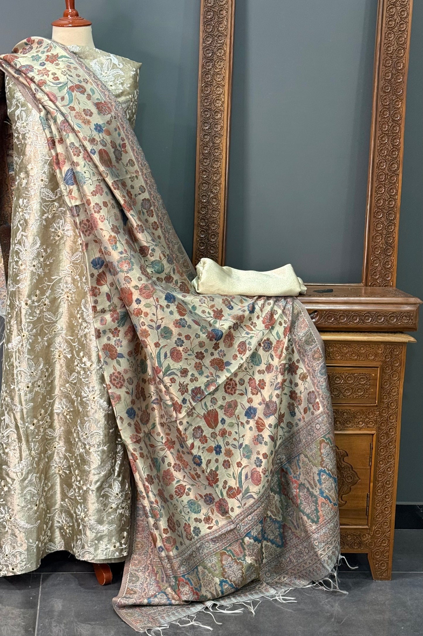 REGAL LOOM