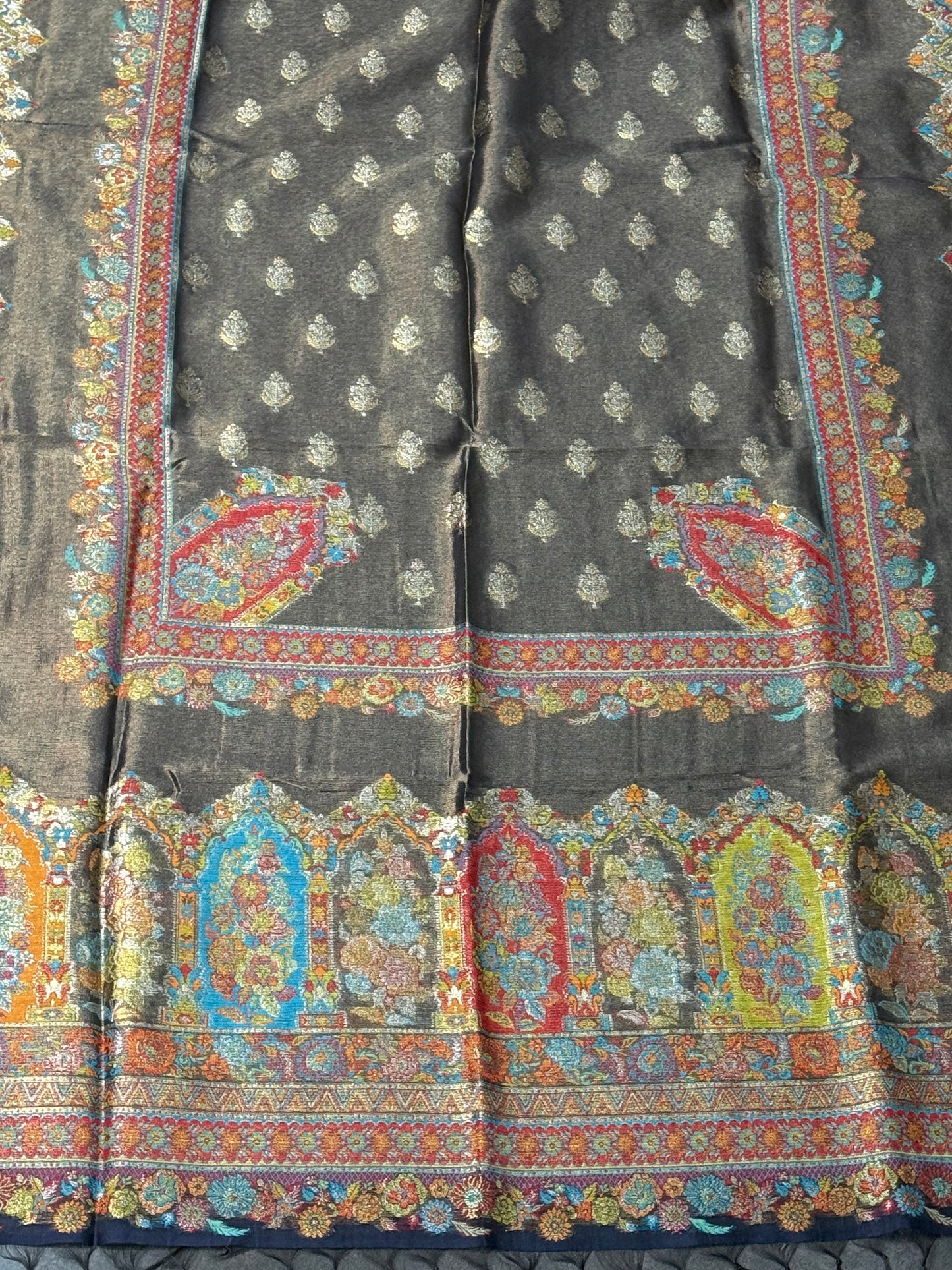 REGAL LOOM