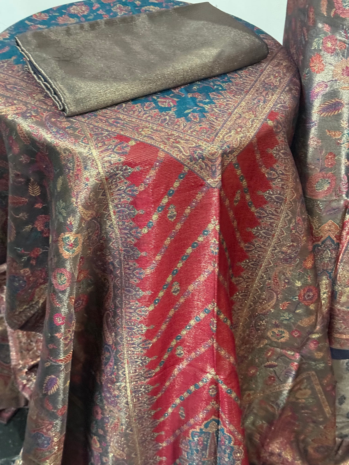 REGAL LOOM