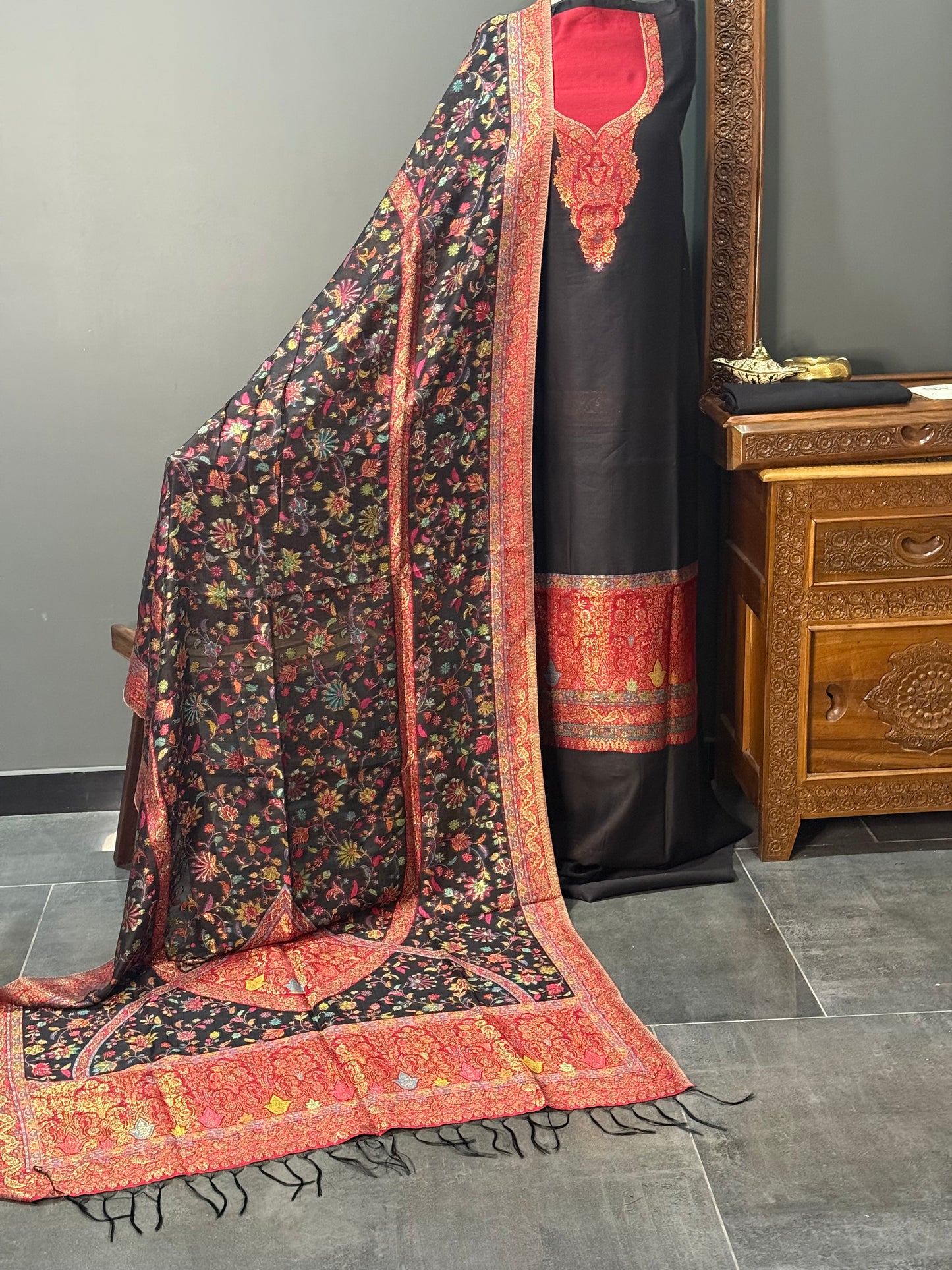 REGAL LOOM