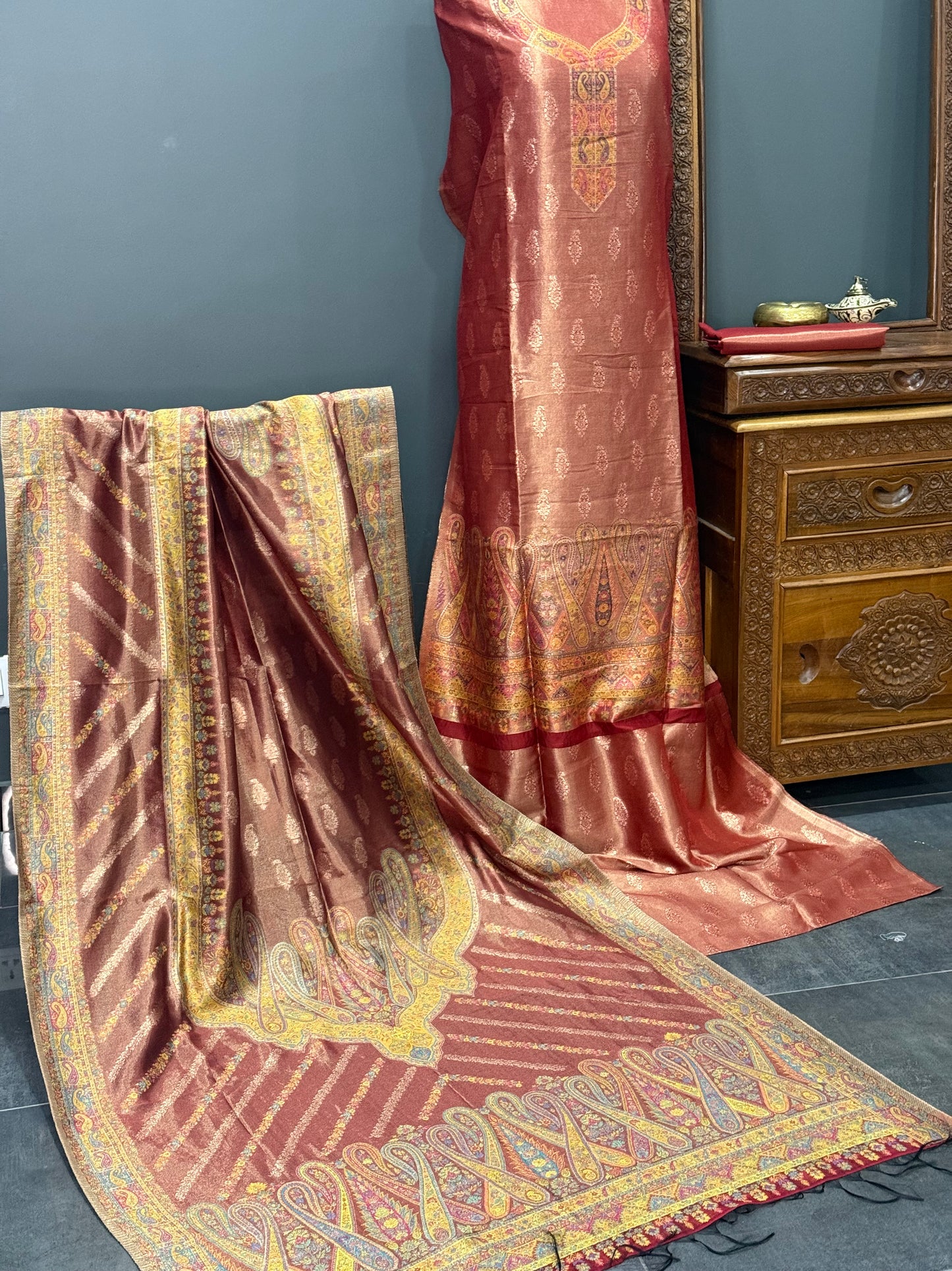 REGAL LOOM