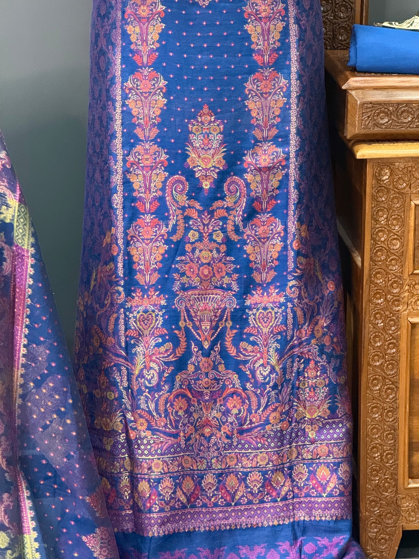 REGAL LOOM