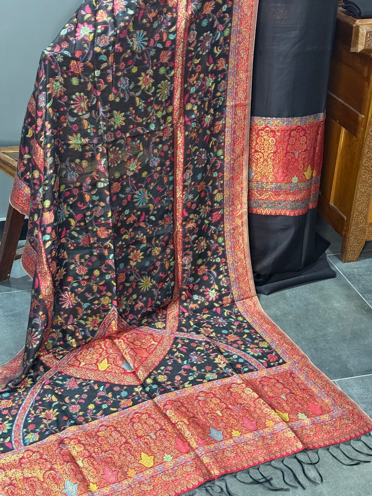 REGAL LOOM