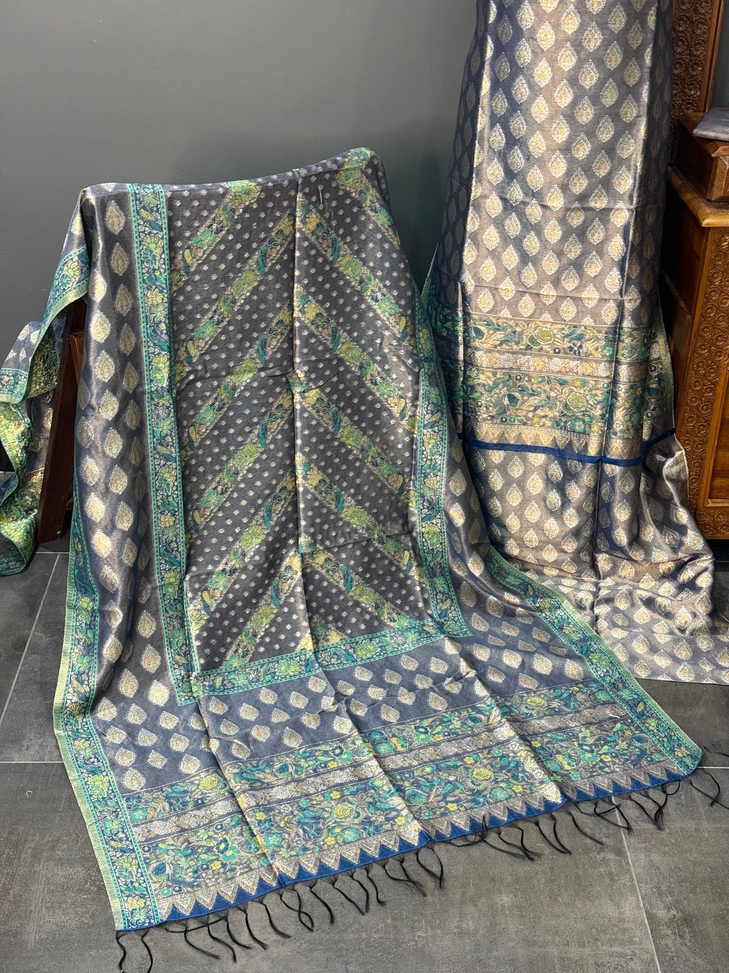 REGAL LOOM