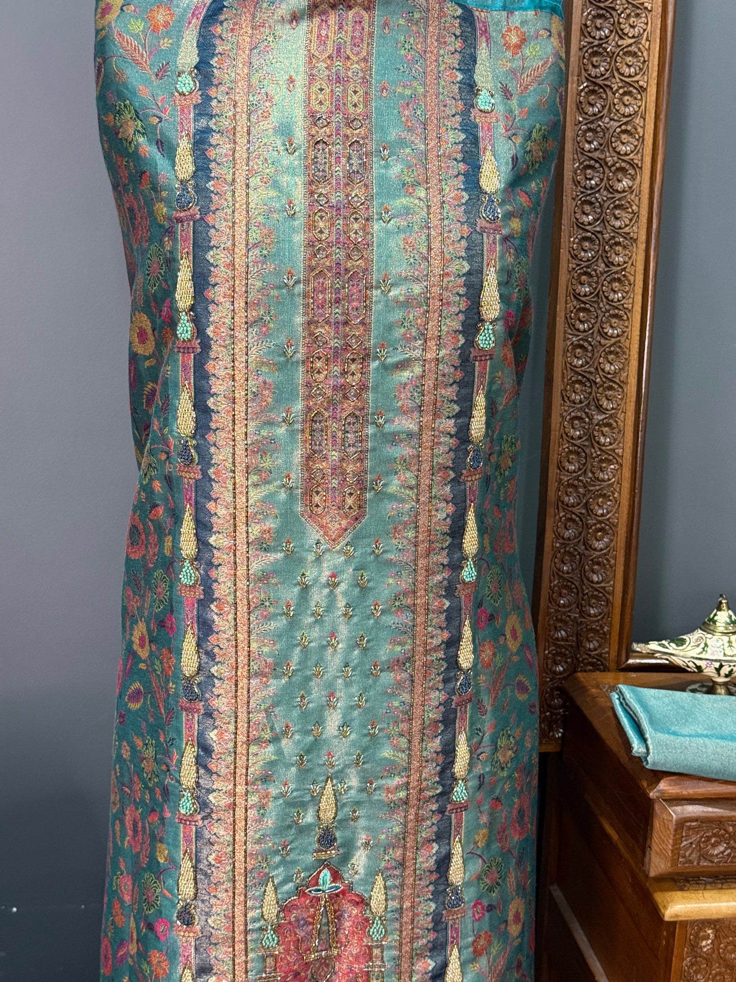 REGAL LOOM