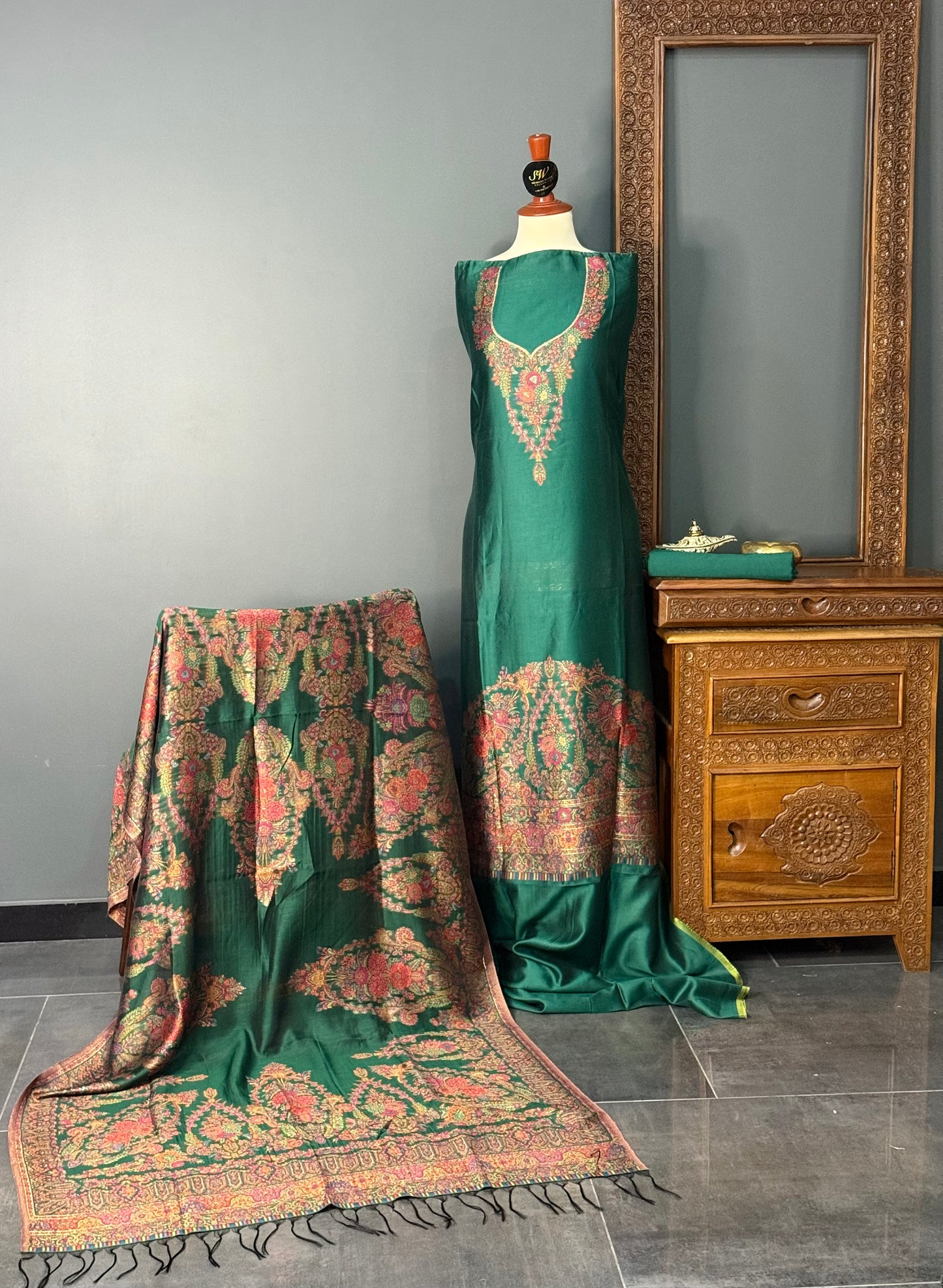 REGAL LOOM