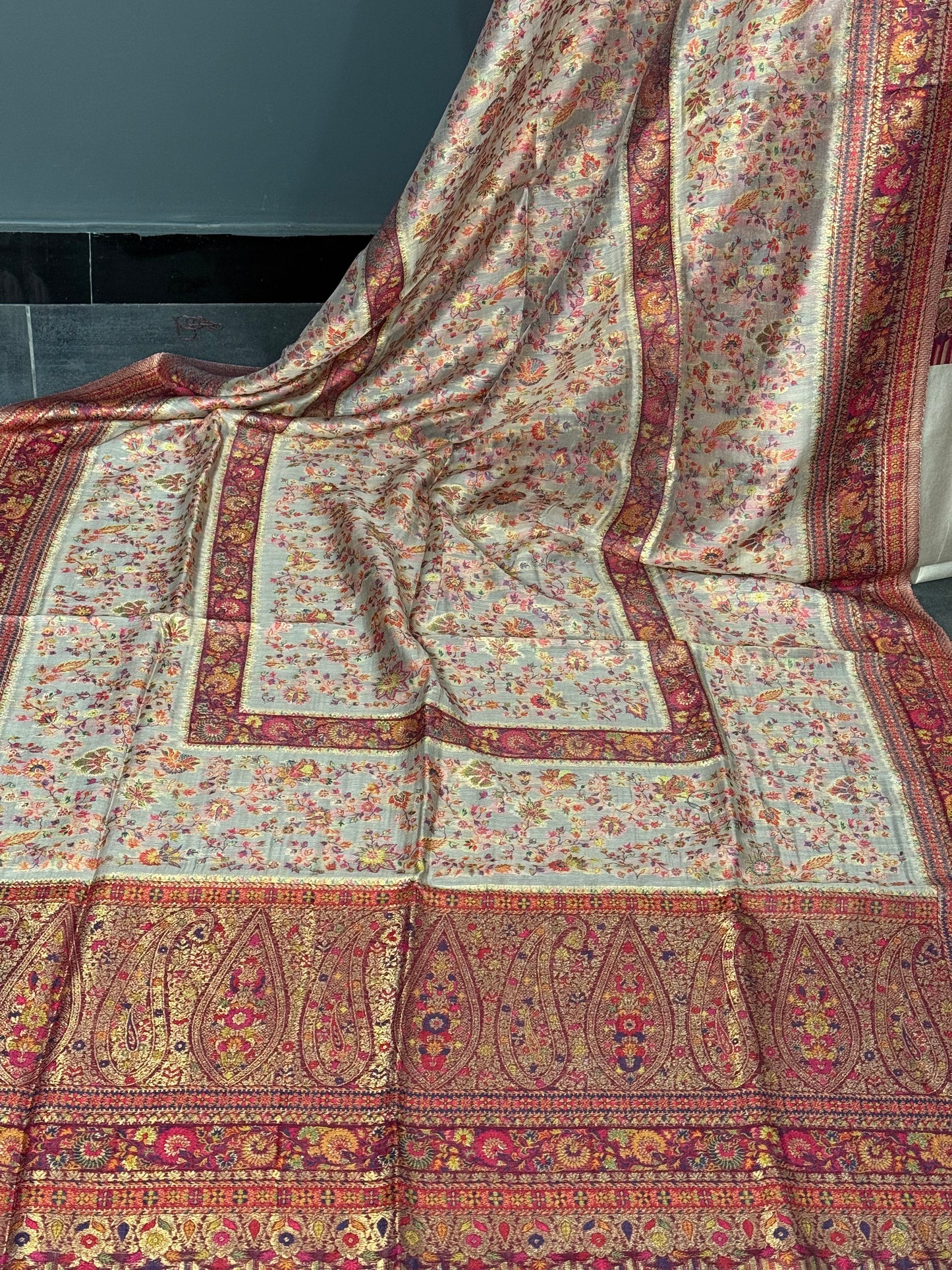 REGAL LOOM