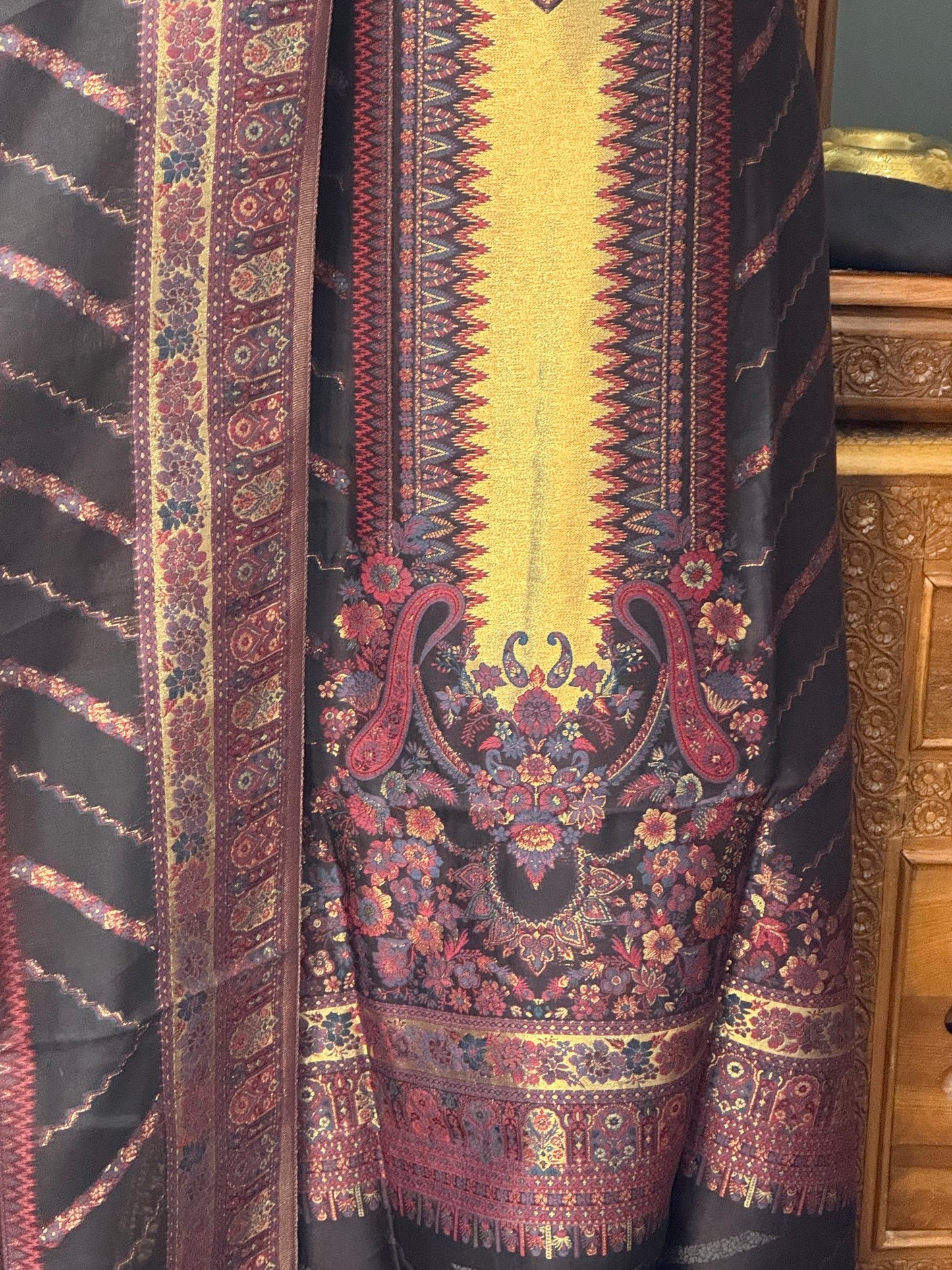 LREGAL LOOM SHAHI RESHAM