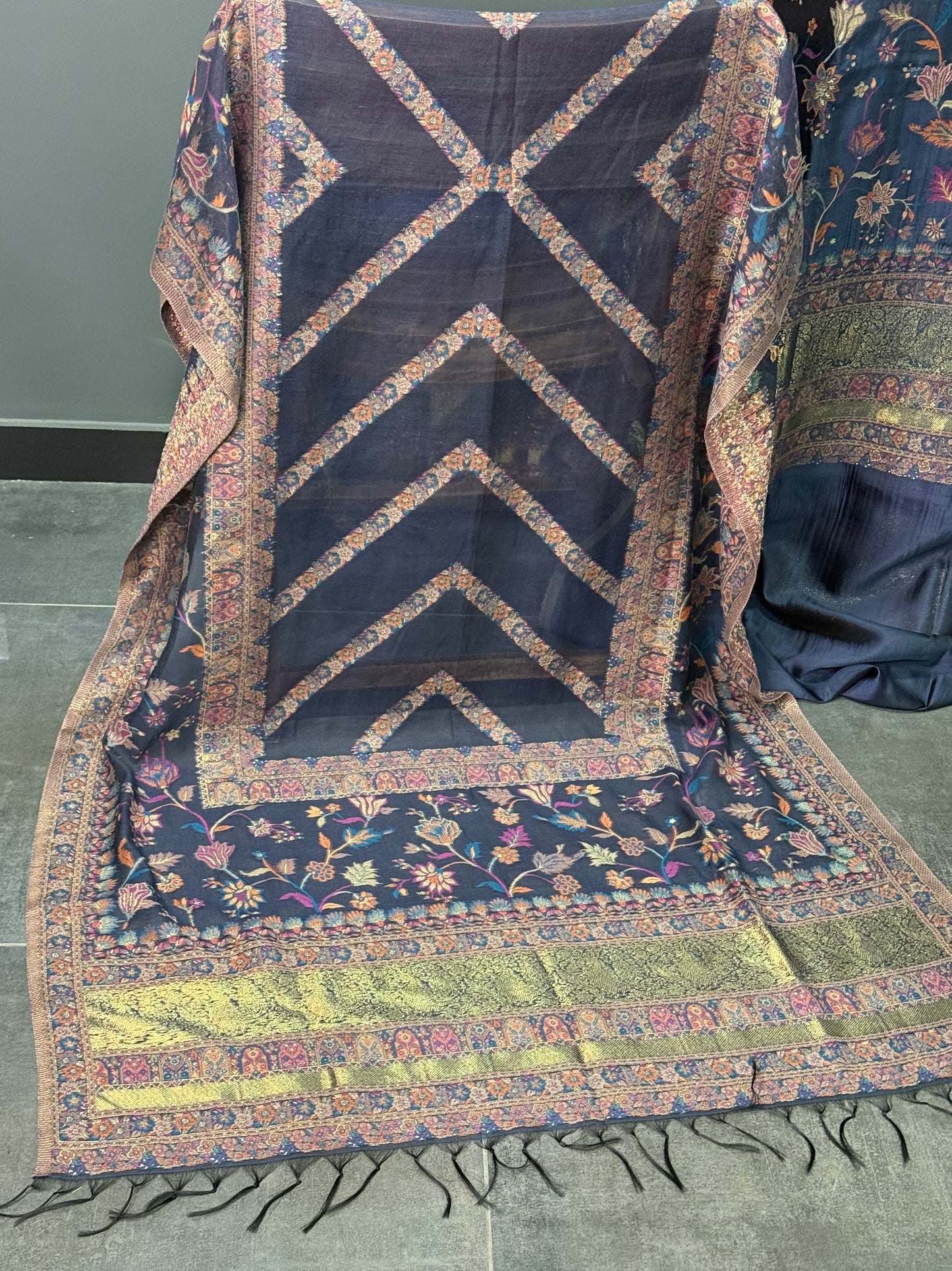 REGAL LOOM