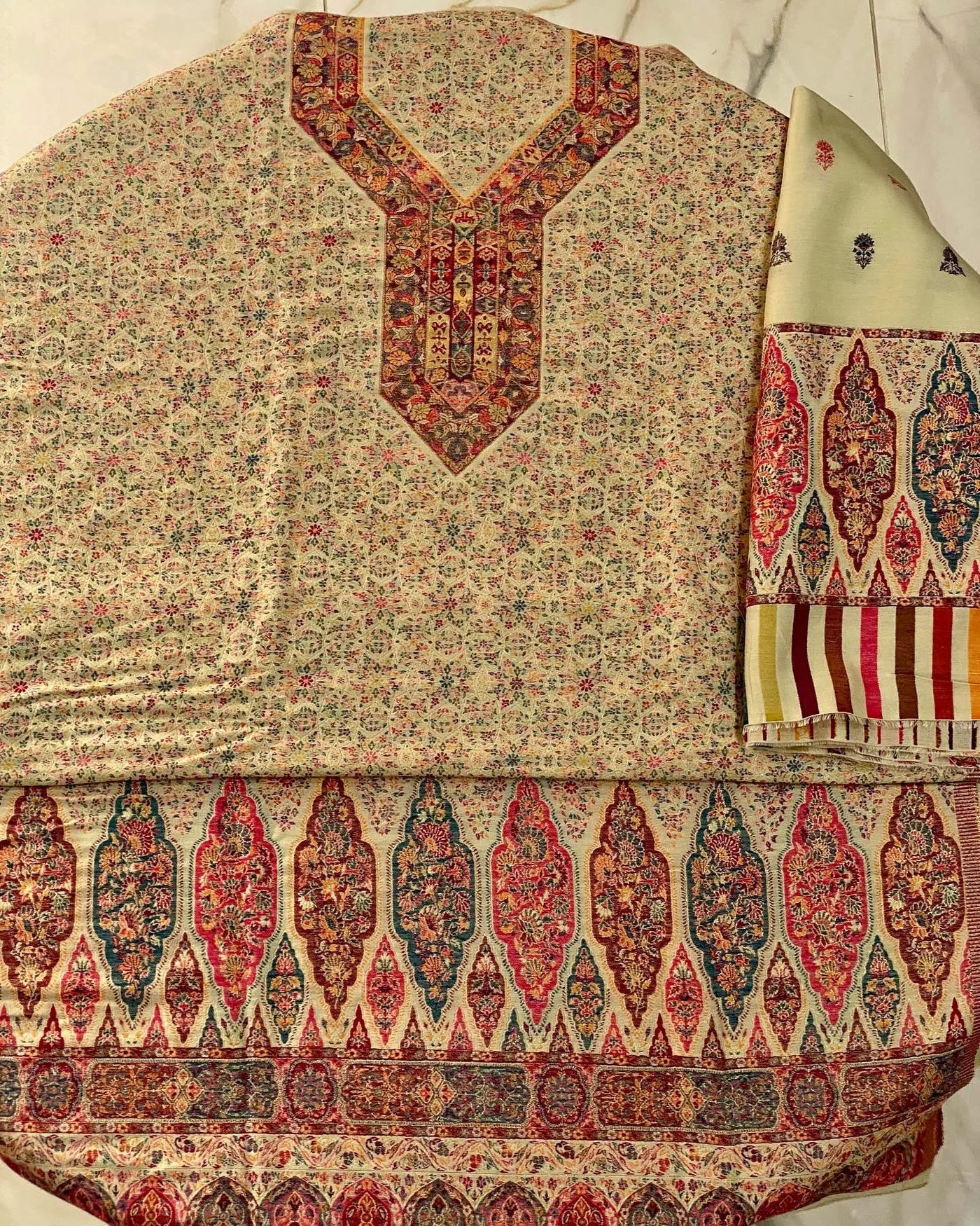 Kani Pashmina suit