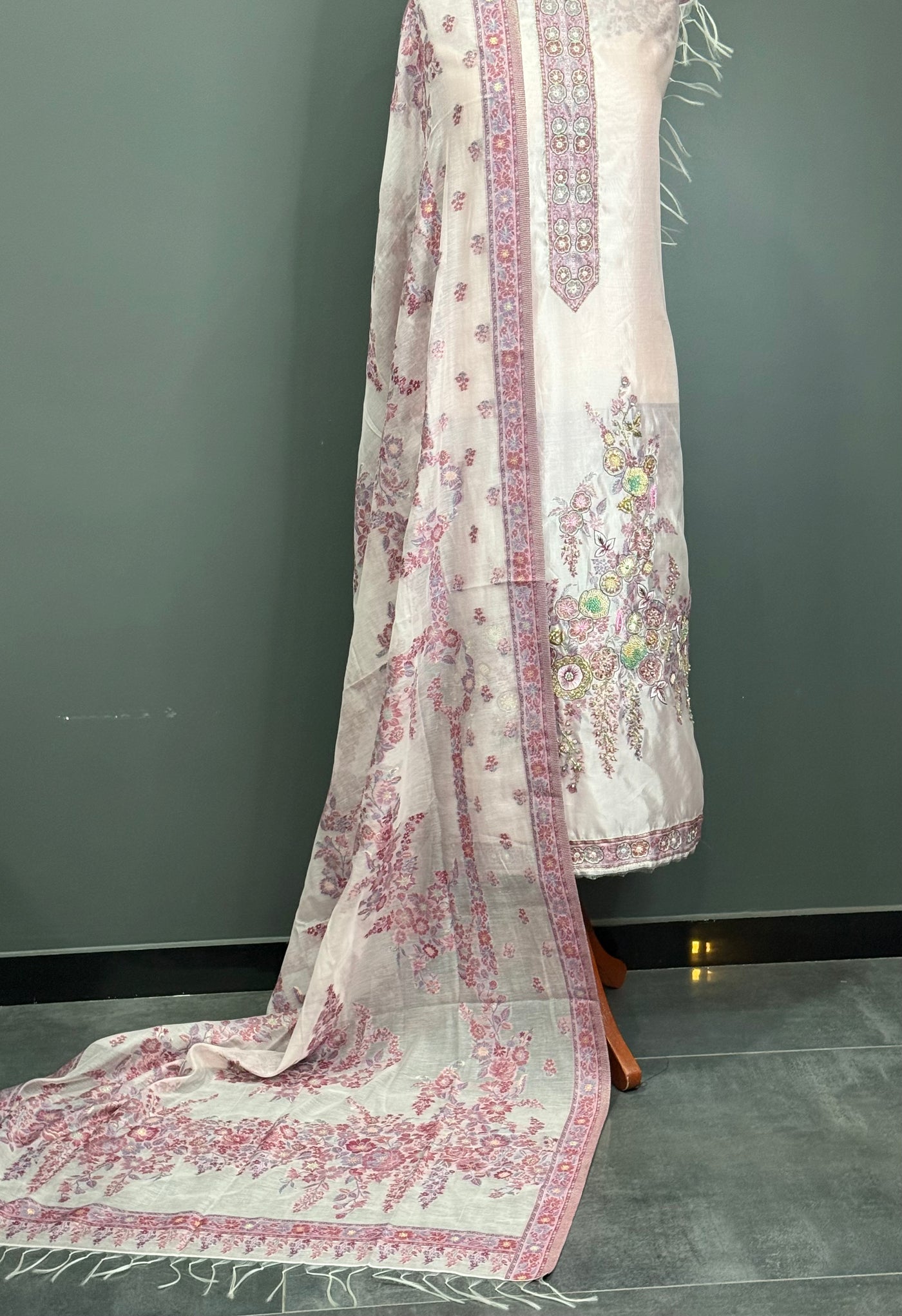 REGAL LOOM