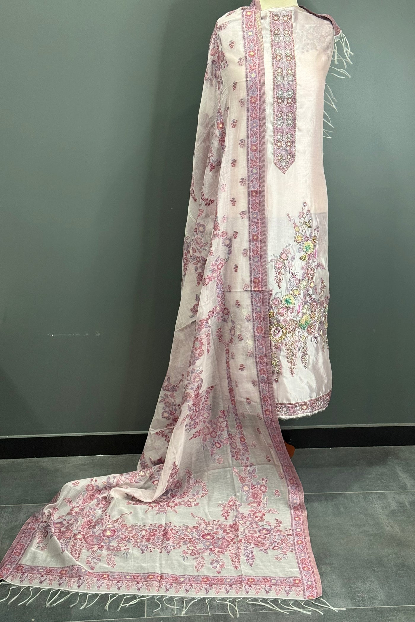 REGAL LOOM