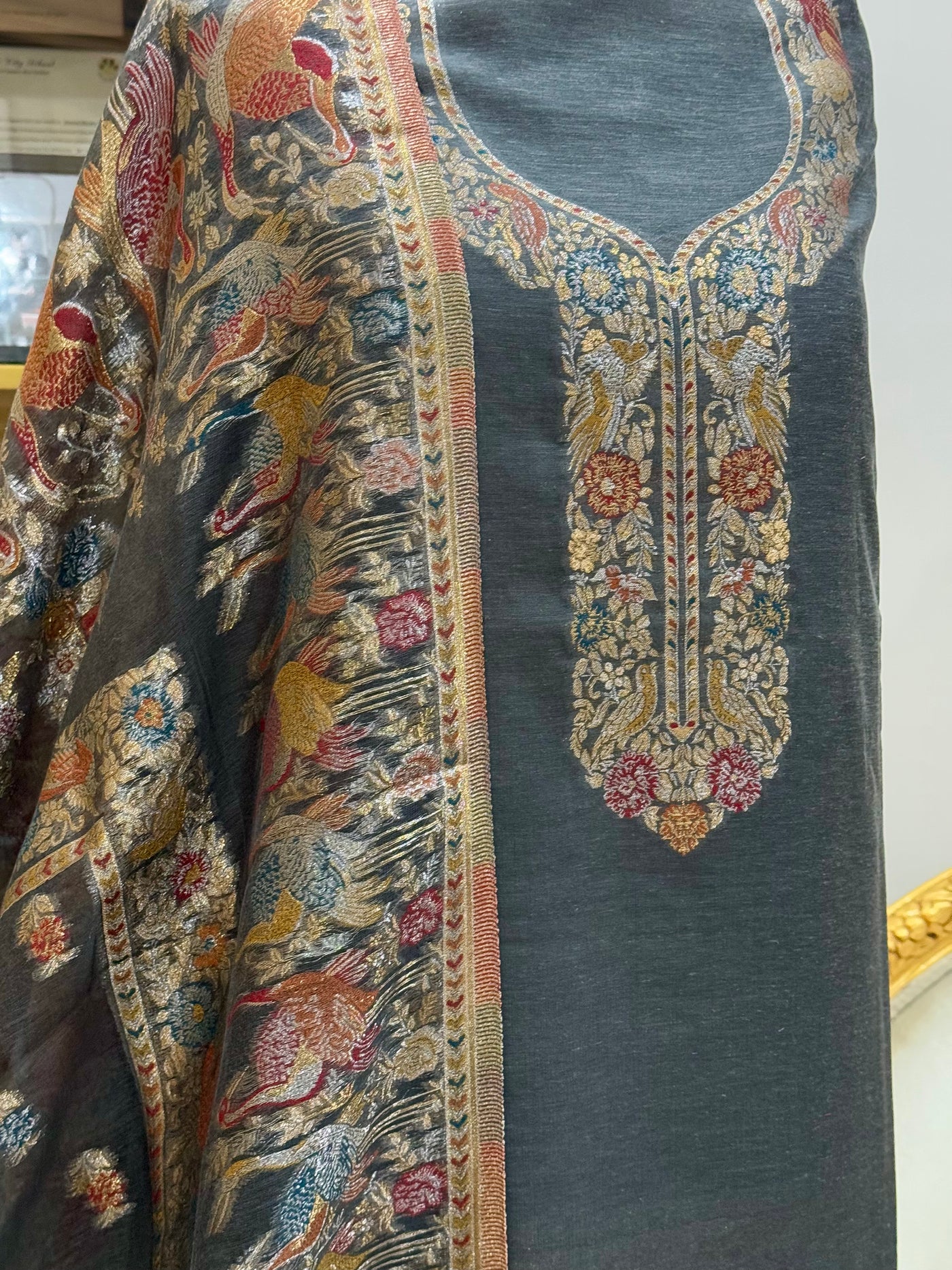 REGAL LOOM