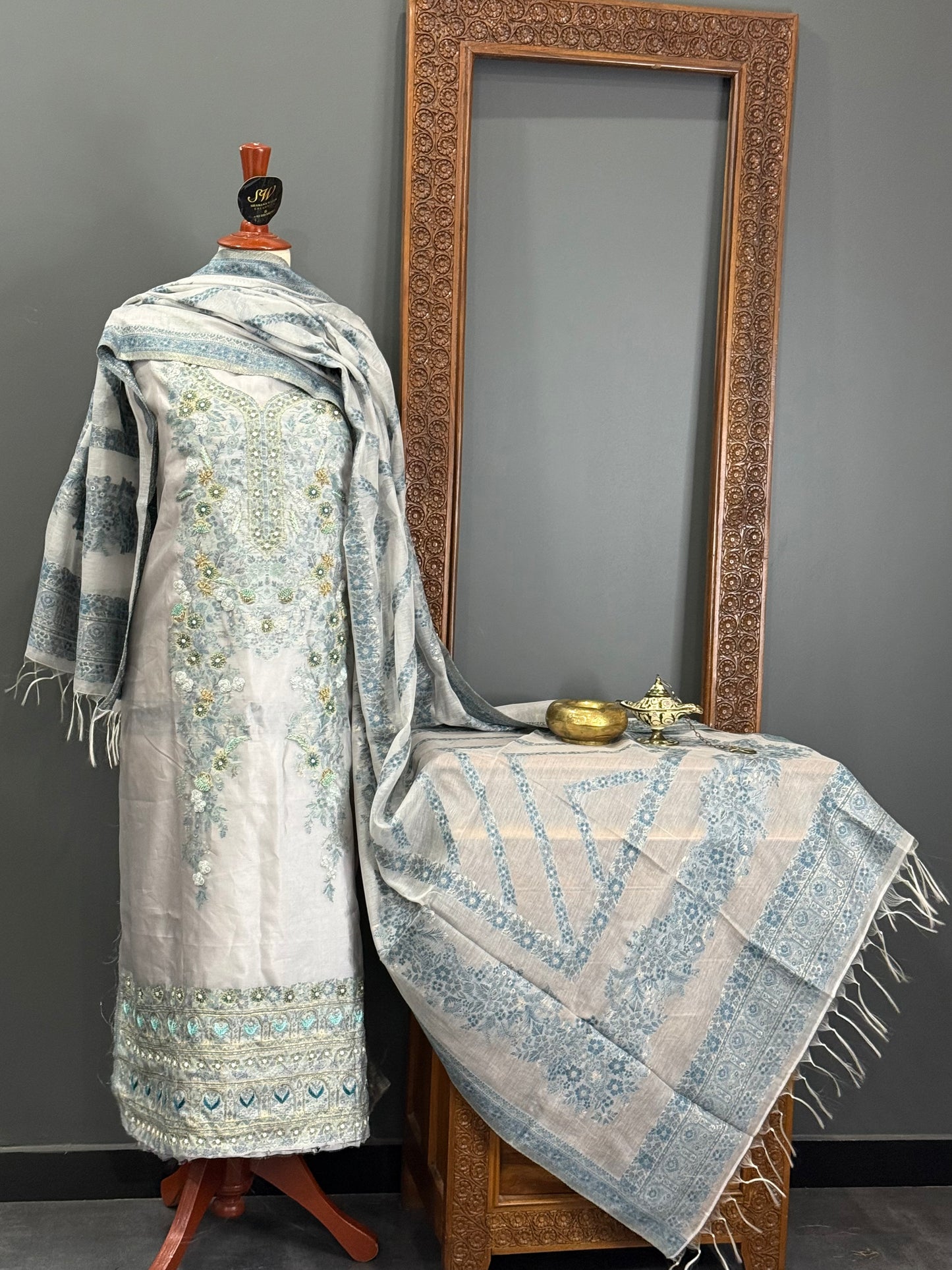 REGAL LOOM