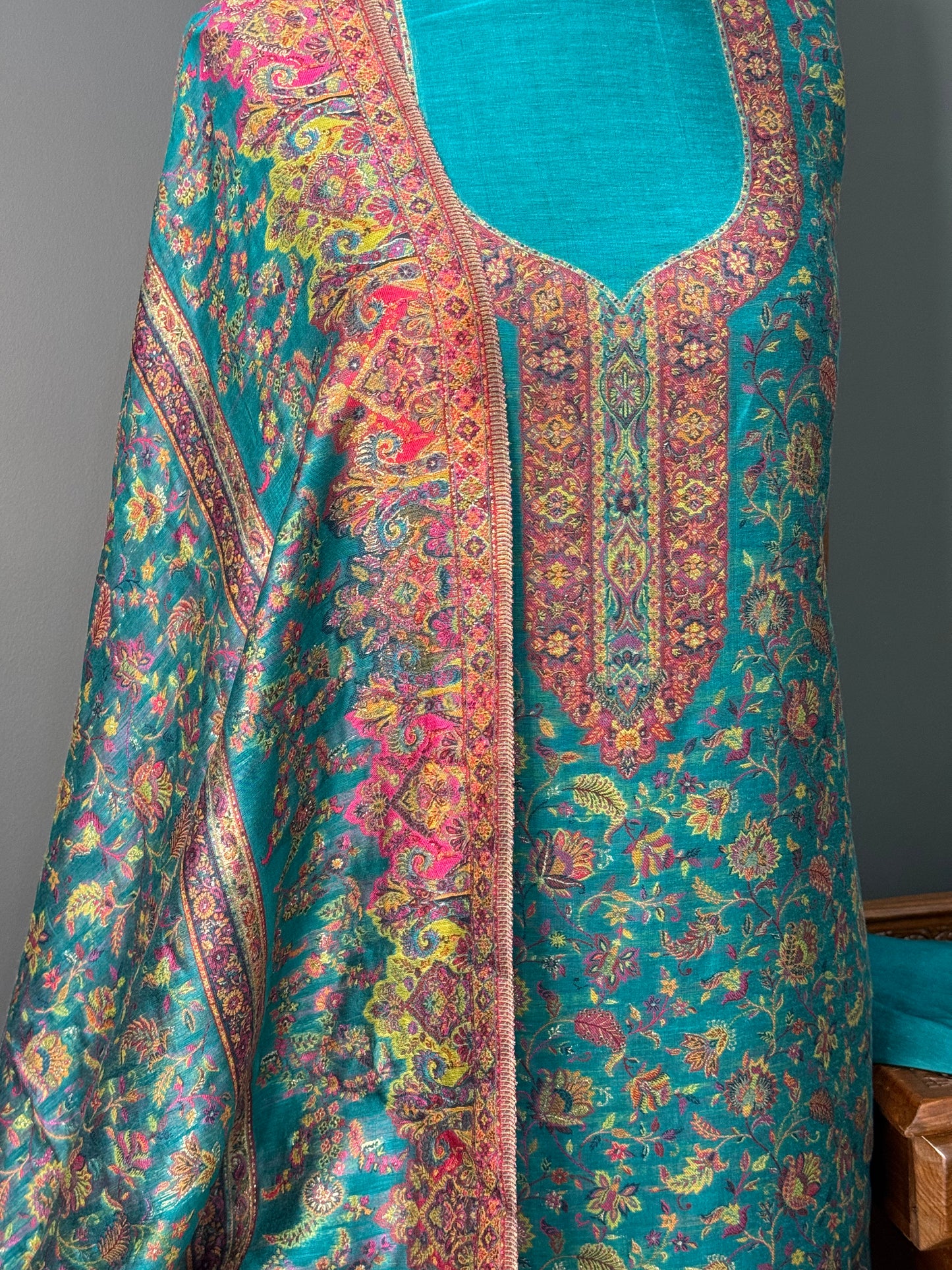 REGAL LOOM