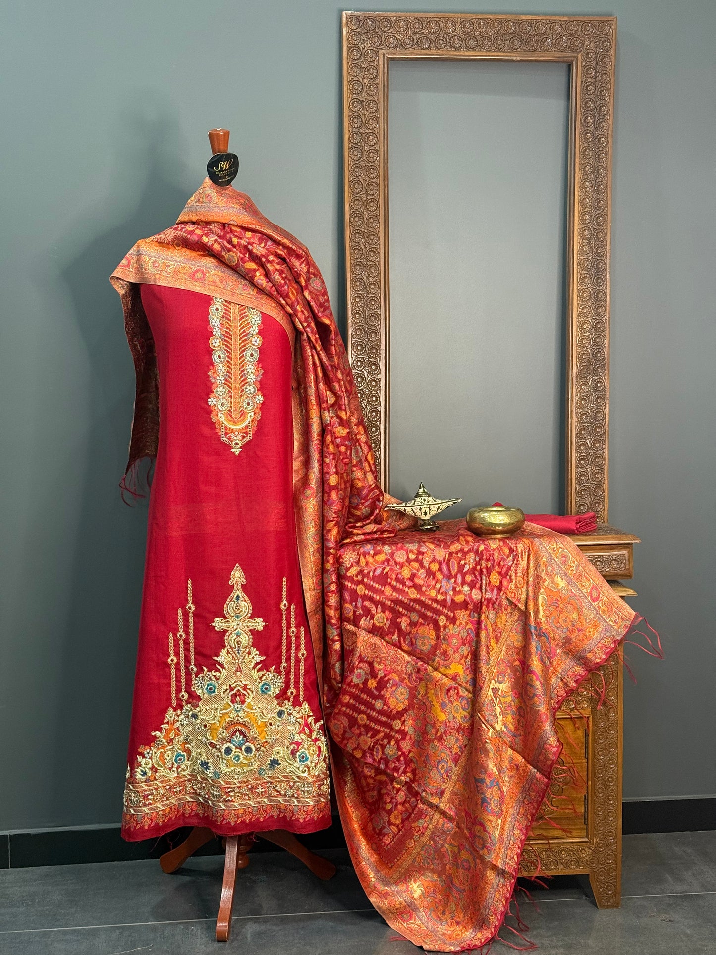 REGAL LOOM