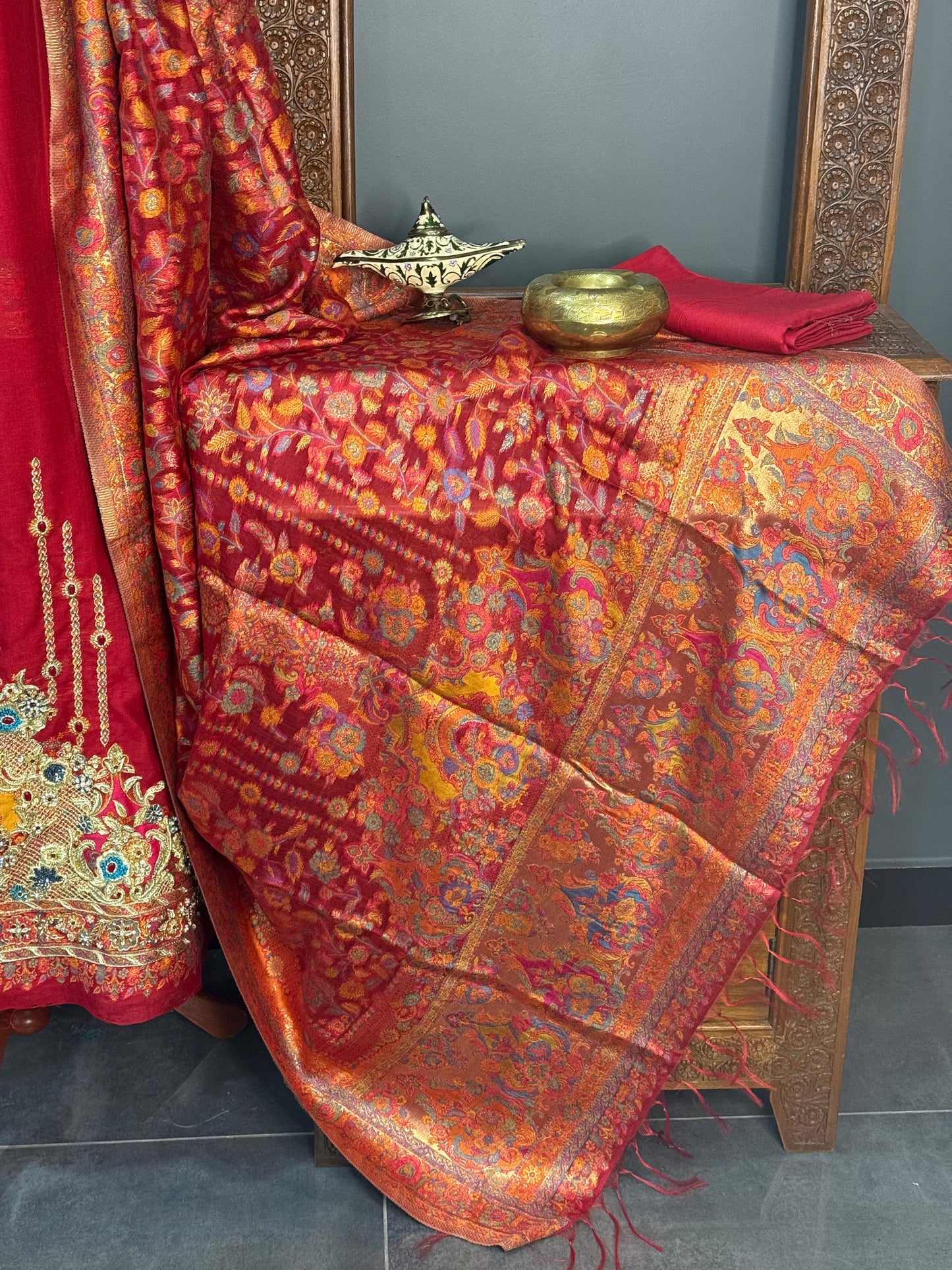 REGAL LOOM
