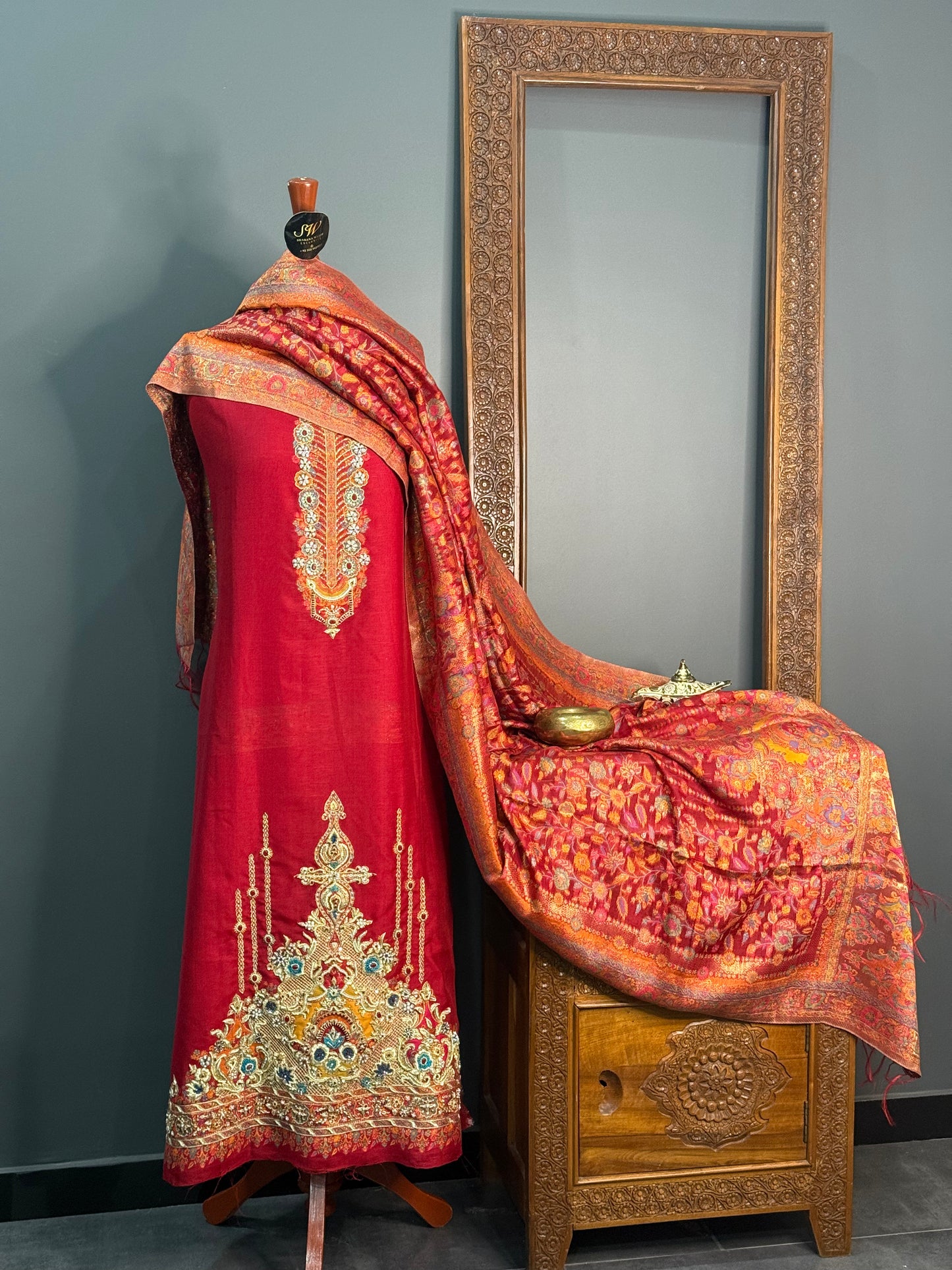 REGAL LOOM